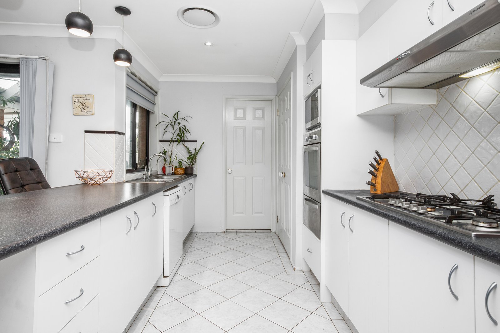 152 Avery Street ABERGLASSLYN 8