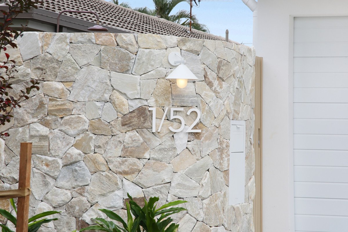 1/52 Chainey Avenue MIAMI 2