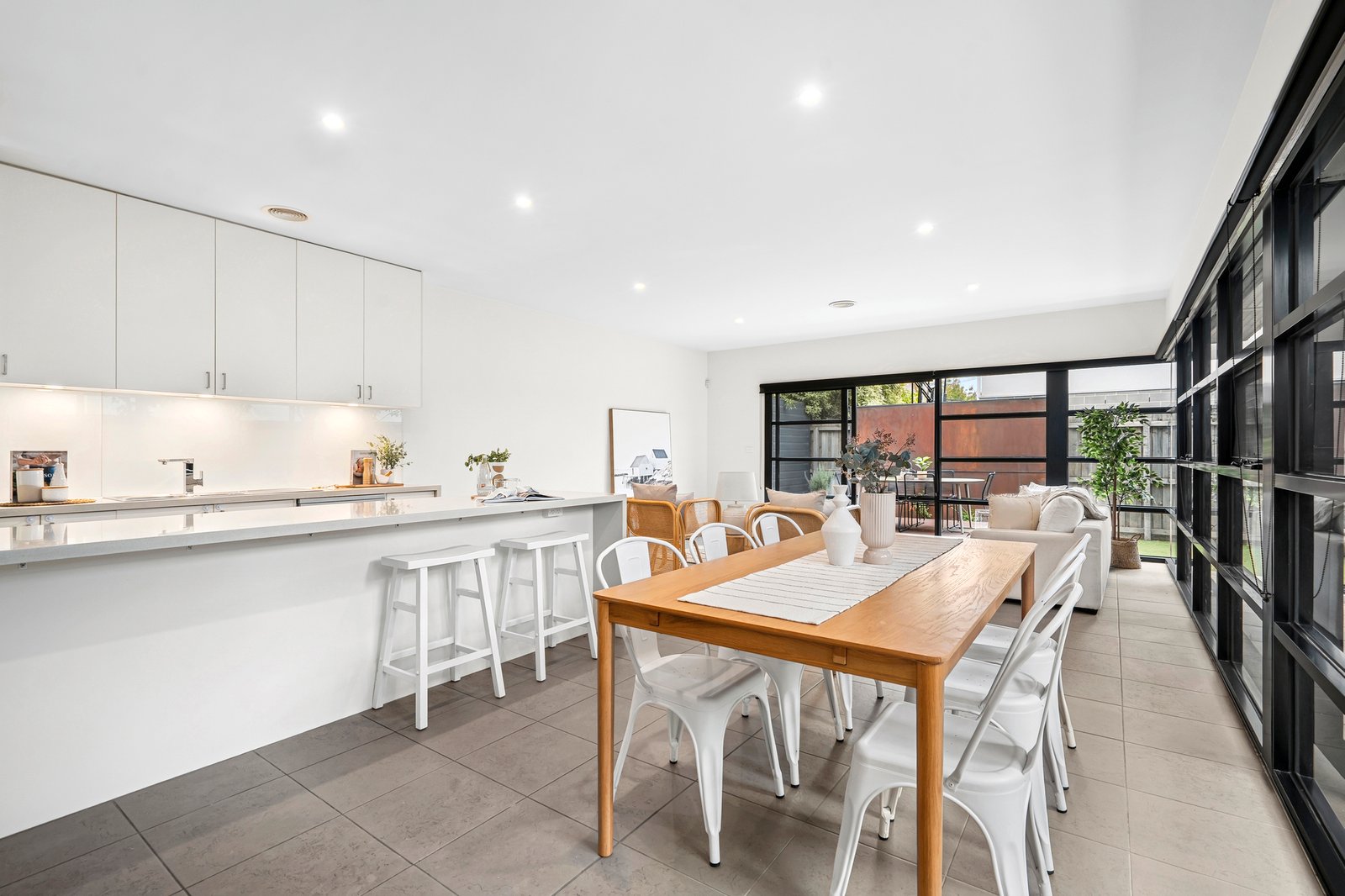 Gallery: 1/52 Clarendon Street