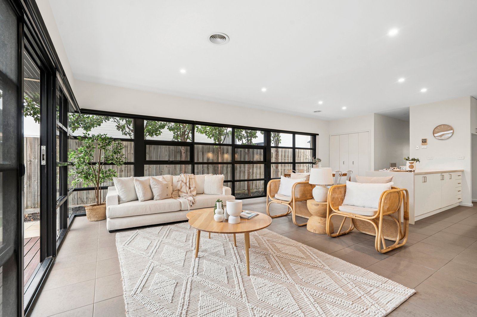 Gallery: 1/52 Clarendon Street