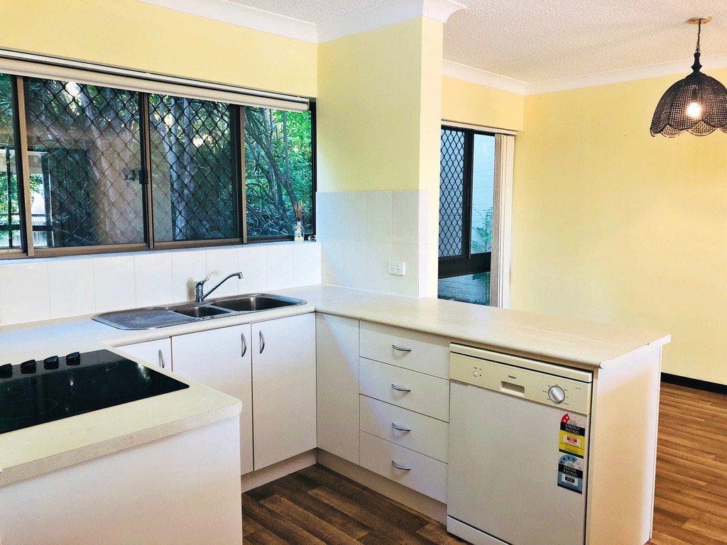 15/2 Eshelby Drive CANNONVALE 1