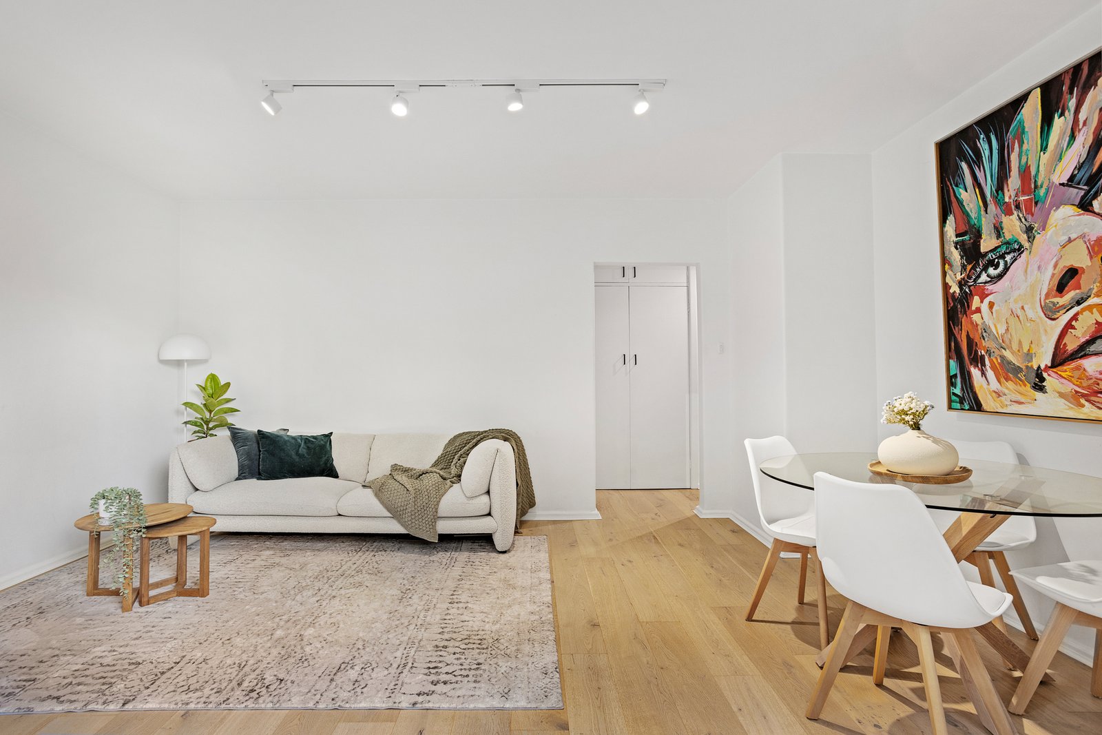 Gallery: 1/52 Hotham Street
