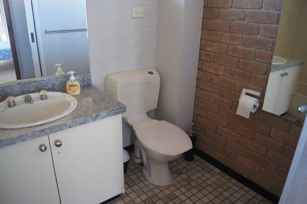 15/2 Lewis Street, Victoria Towers  AIRLIE BEACH 8