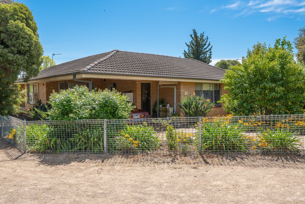 1/52 Raye Street TOLLAND 1