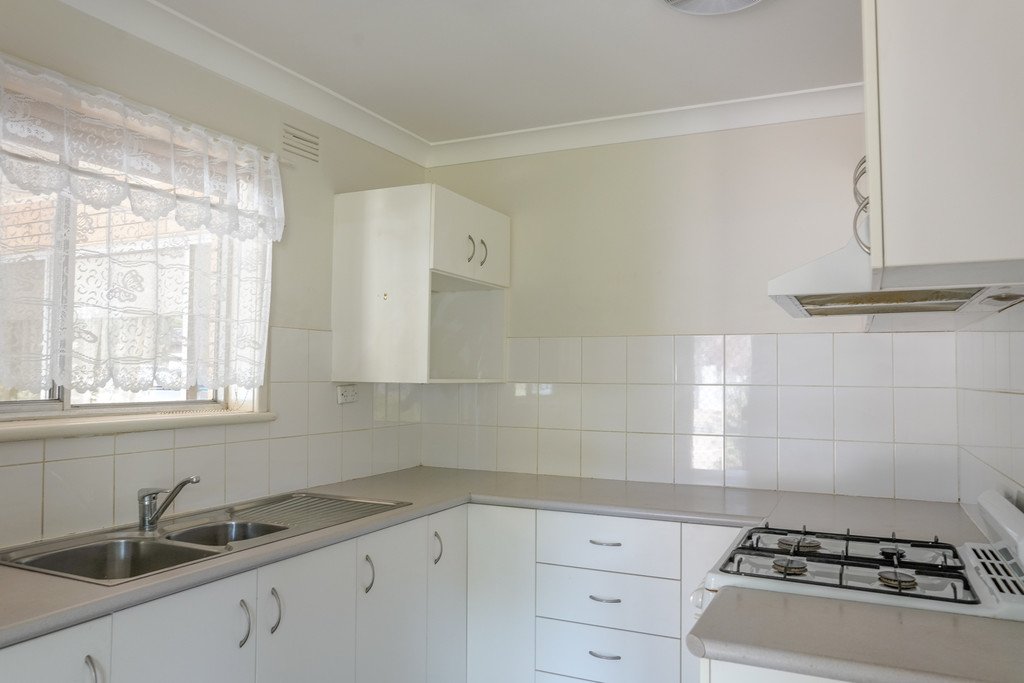 1/52 Raye Street TOLLAND 4