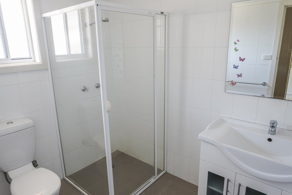 1/52 Raye Street TOLLAND 7