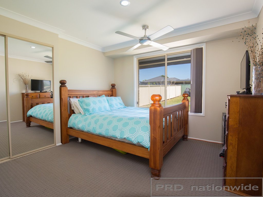 152 Somerset Drive THORNTON 15