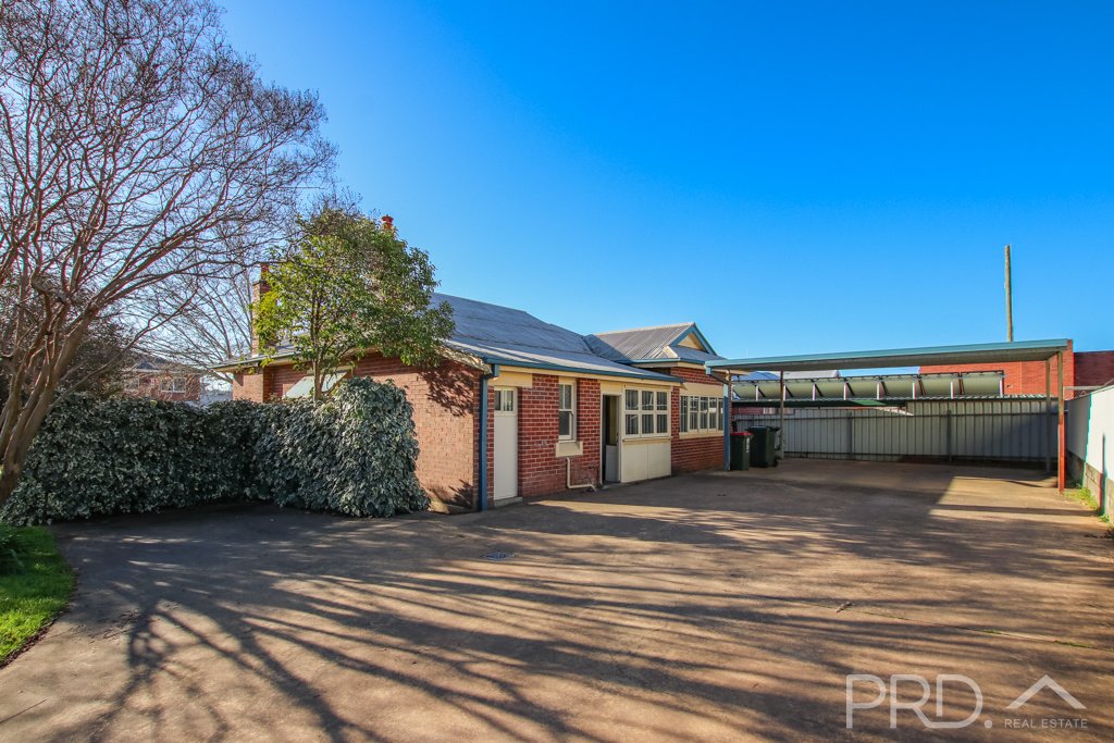 152 Wynyard Street TUMUT 11