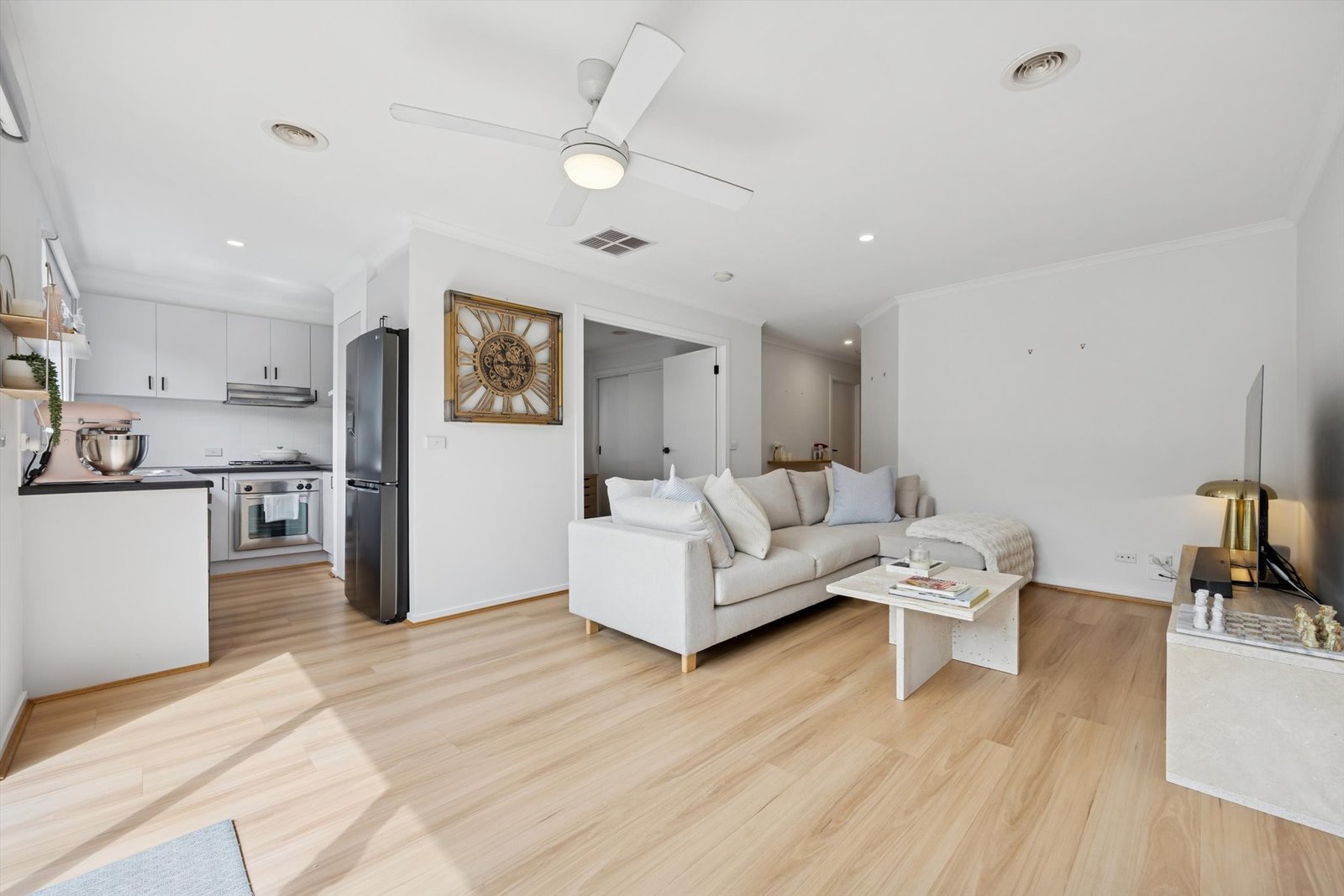 Gallery: 15/21 Graham-Michele Place