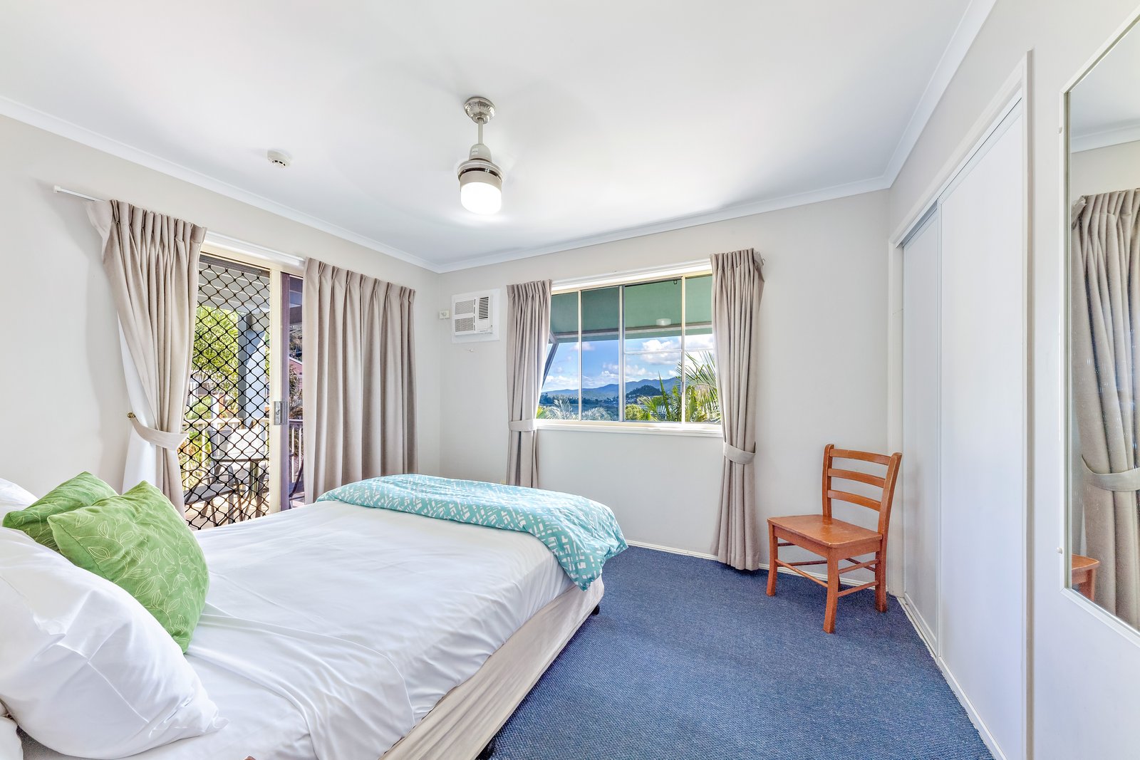 15/22 Airlie Crescent AIRLIE BEACH 9