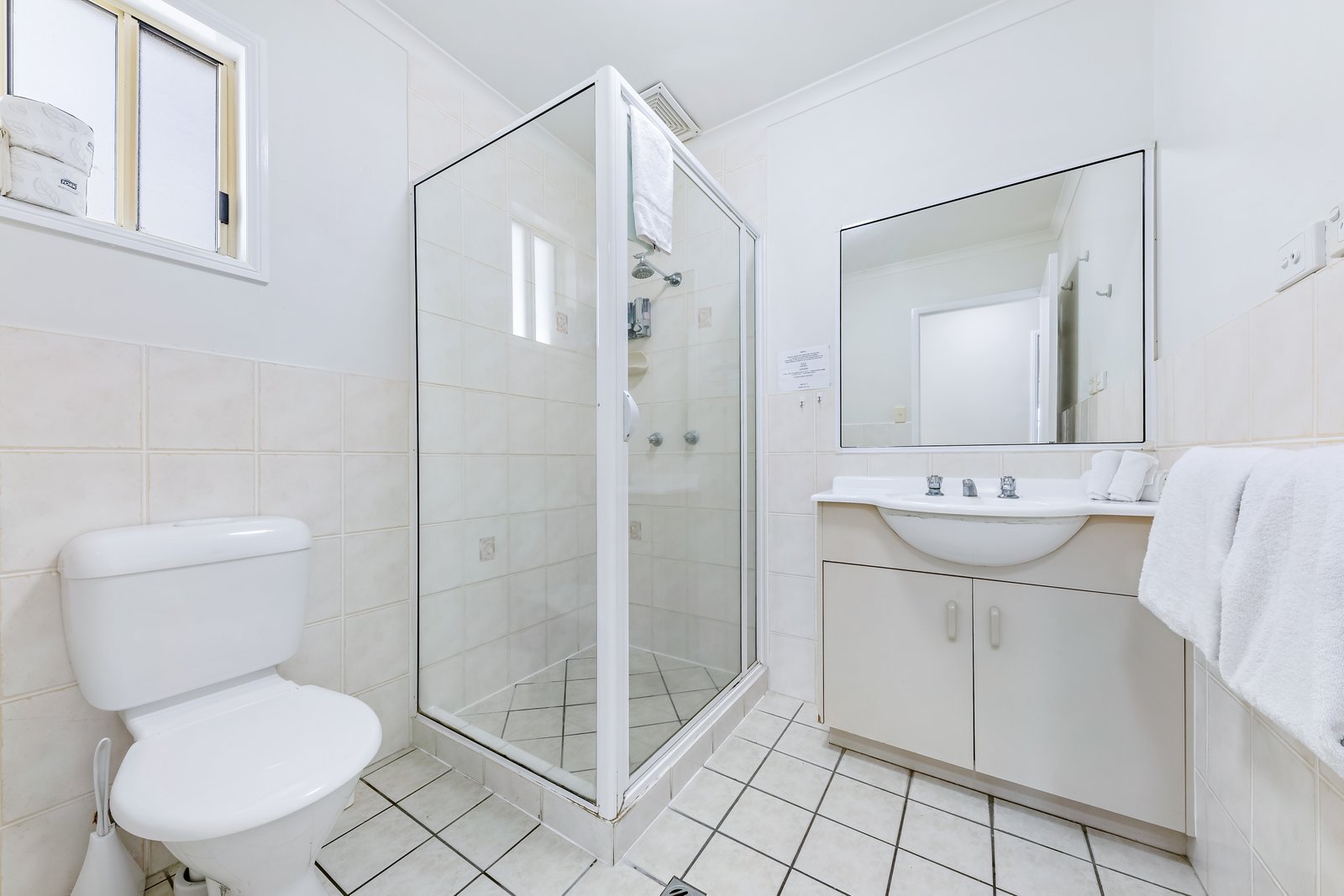15/22 Airlie Crescent AIRLIE BEACH 12