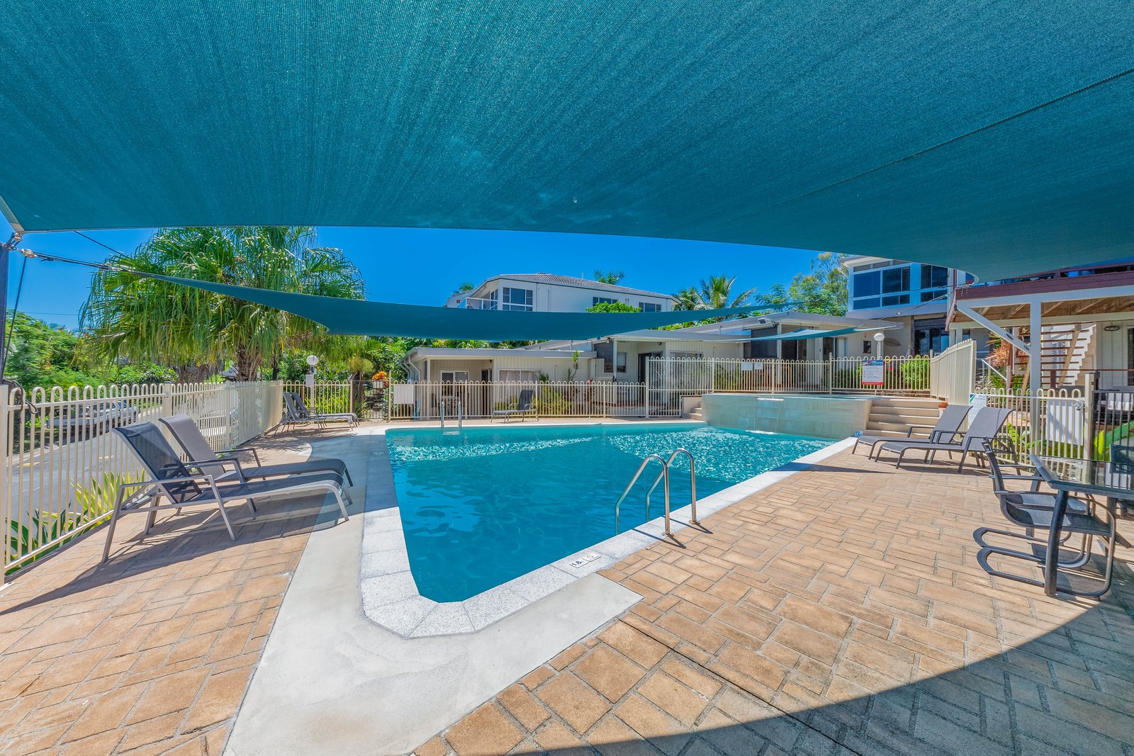15/22 Airlie Crescent AIRLIE BEACH 13