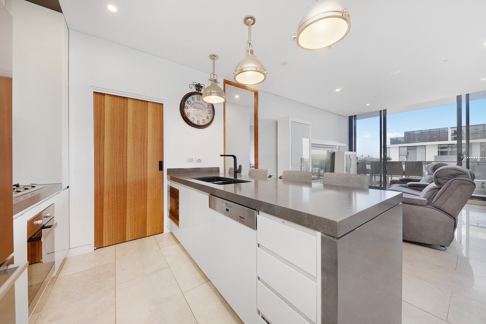 1526/13 Oscar Place EASTGARDENS 4