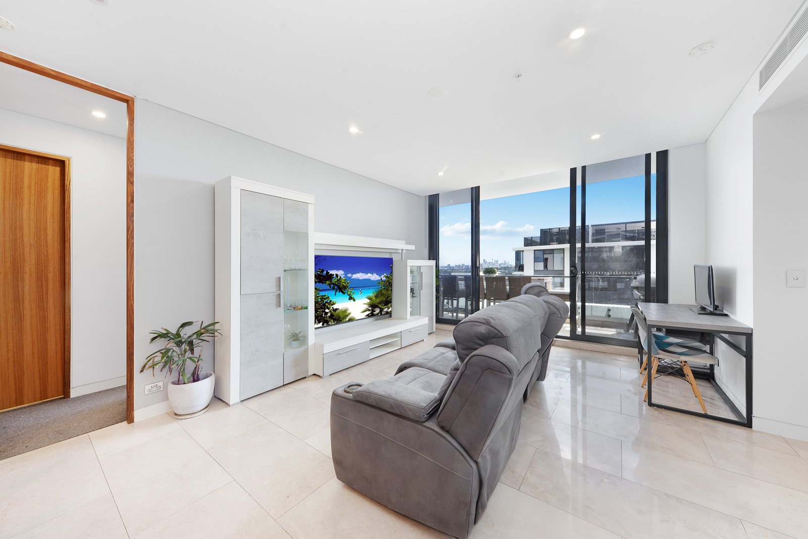 1526/13 Oscar Place EASTGARDENS 5