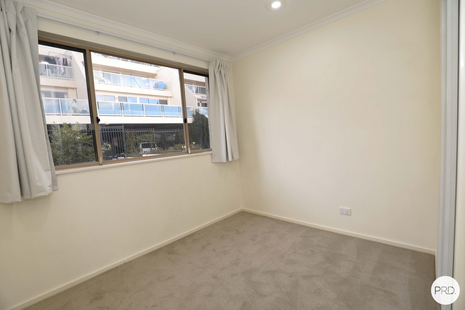 15/27 Leahy Close NARRABUNDAH 8
