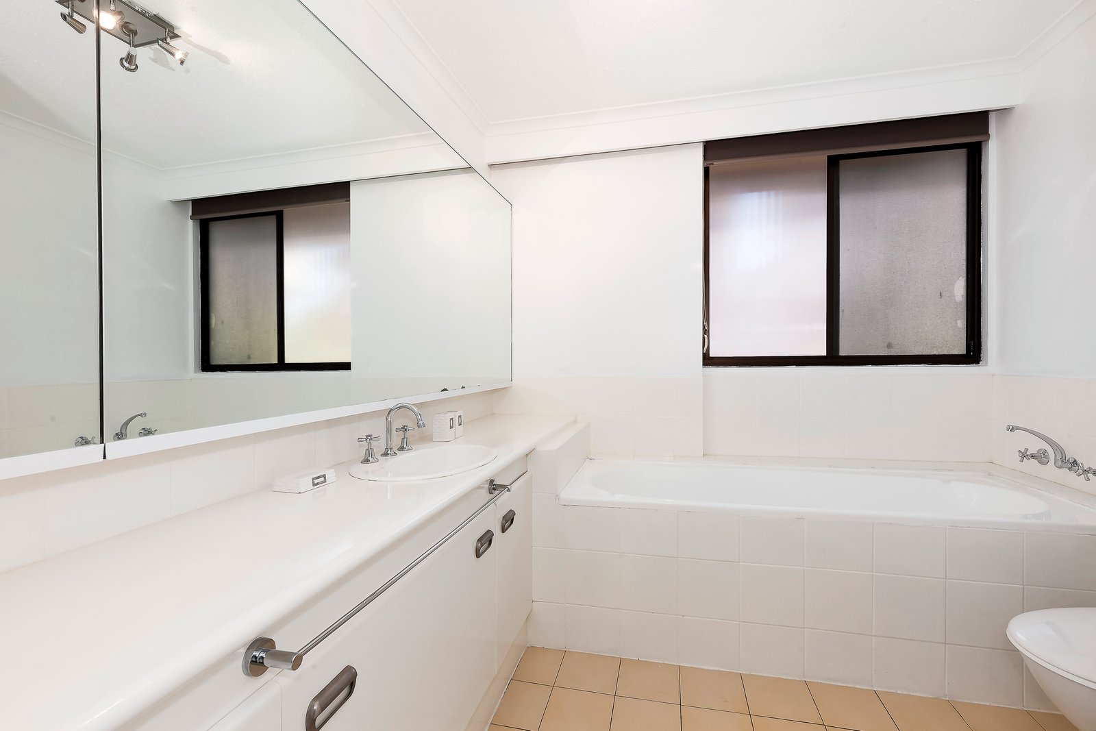 Gallery: 15/27 Queens Road