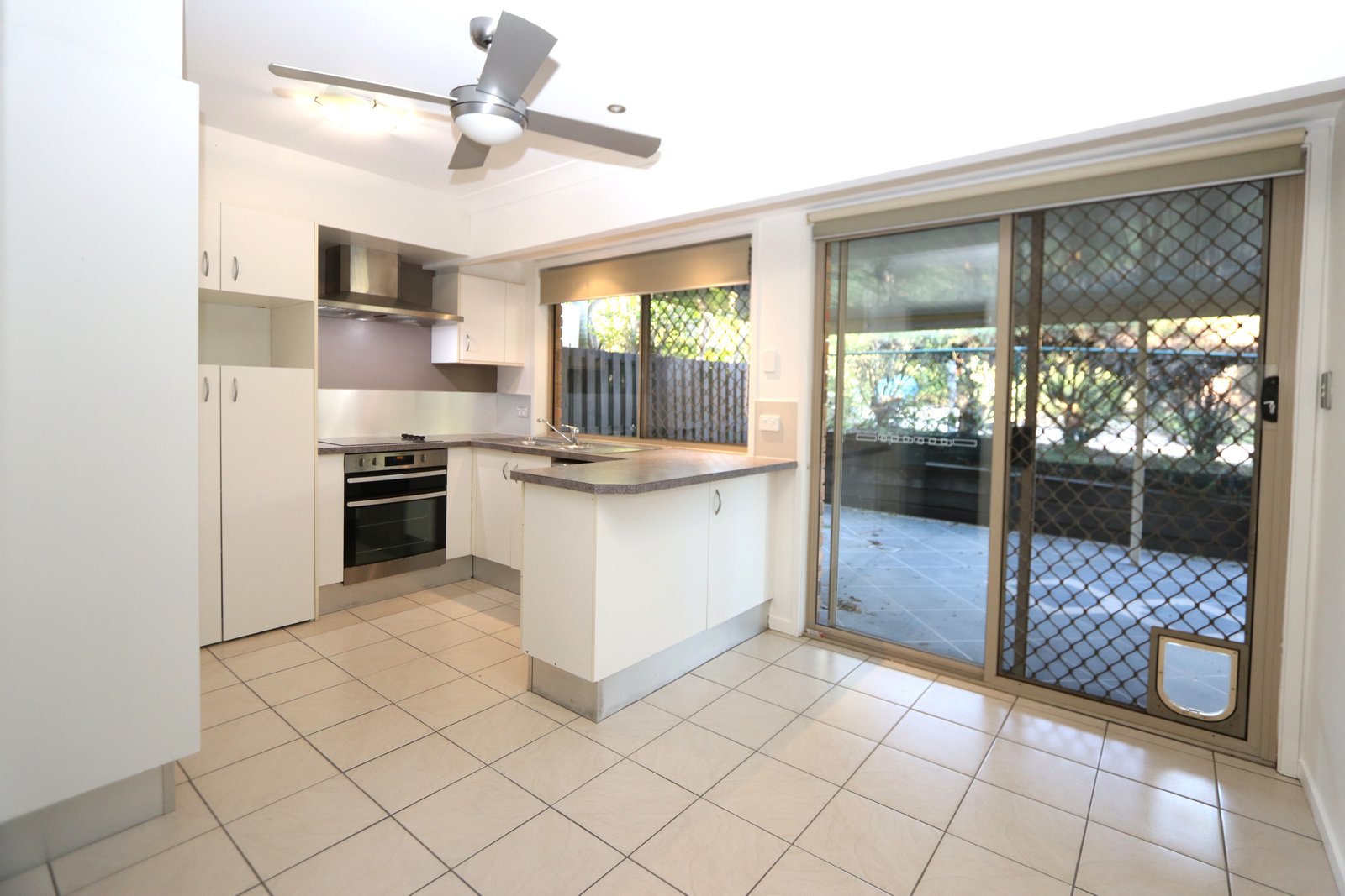 15/28 Golden Palms Court ASHMORE 2