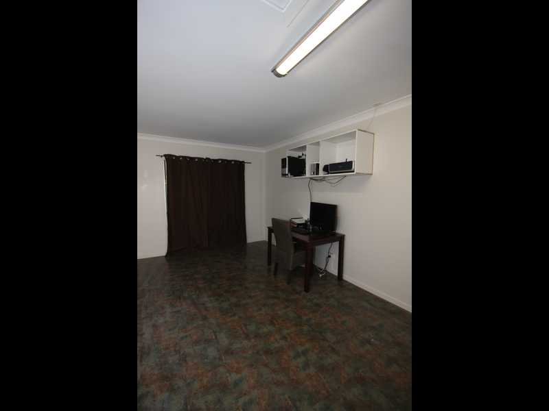 15/28 Golden Palms Court ASHMORE 8