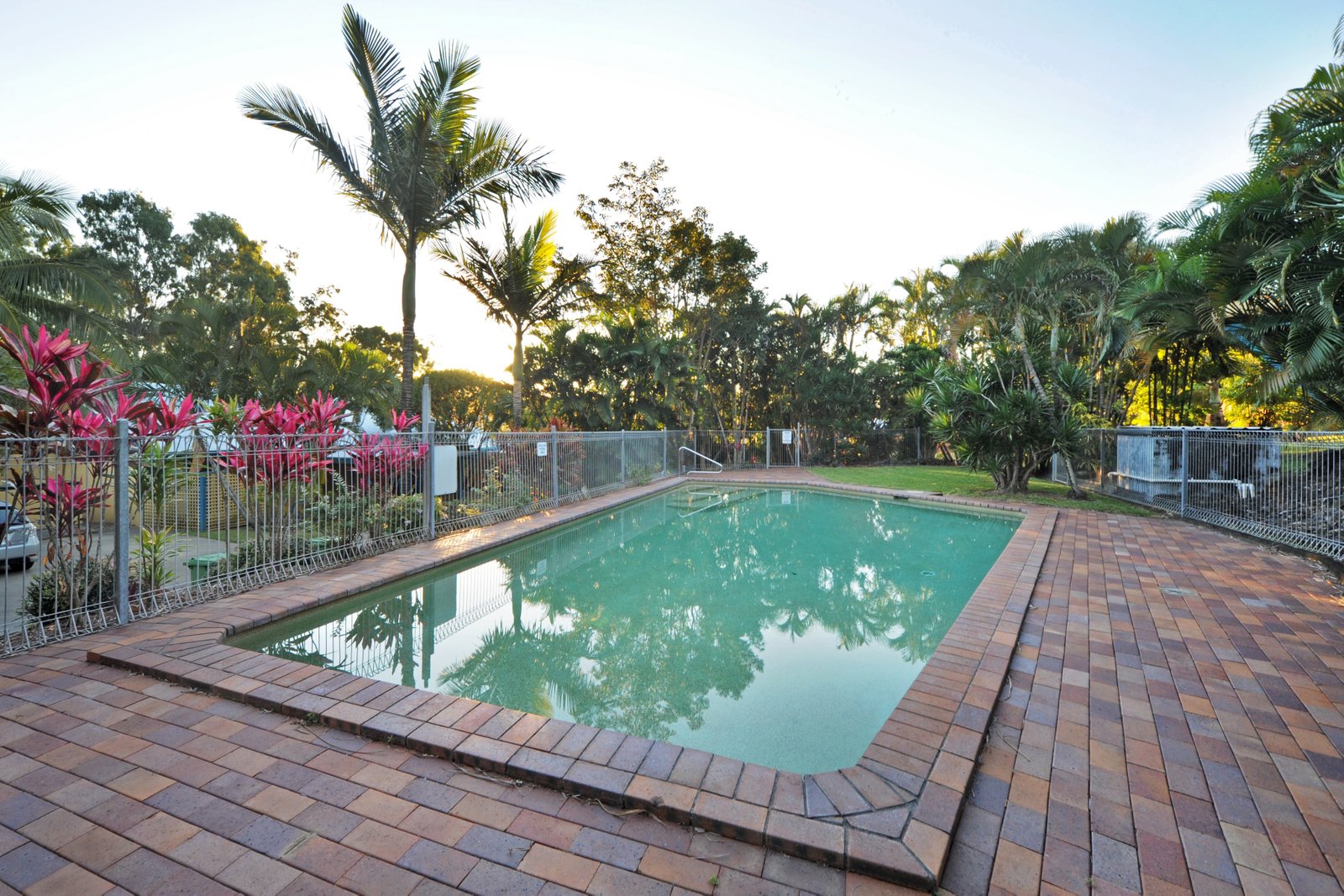 15/28 Island Drive CANNONVALE 1