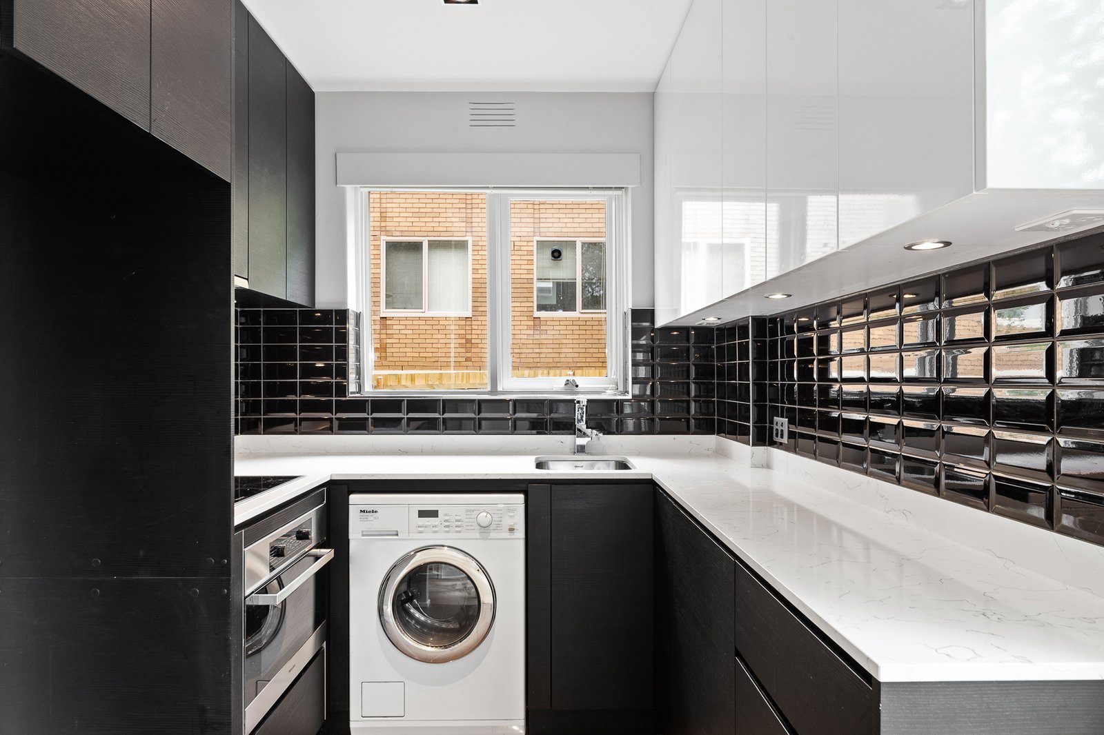Gallery: 1/53 Millswyn Street