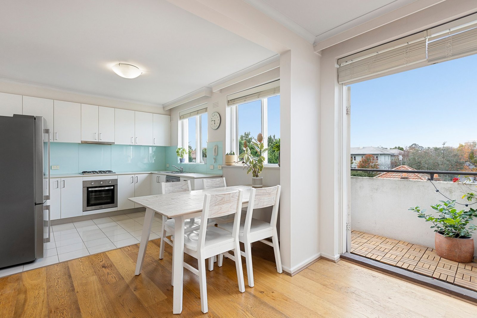 Gallery: 15/33 Hotham Street