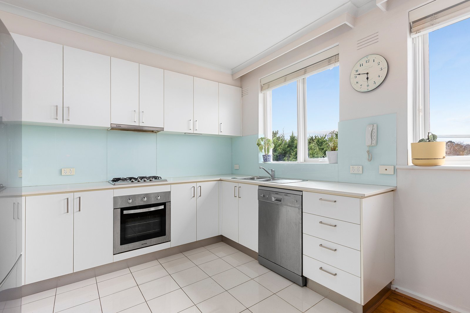 Gallery: 15/33 Hotham Street