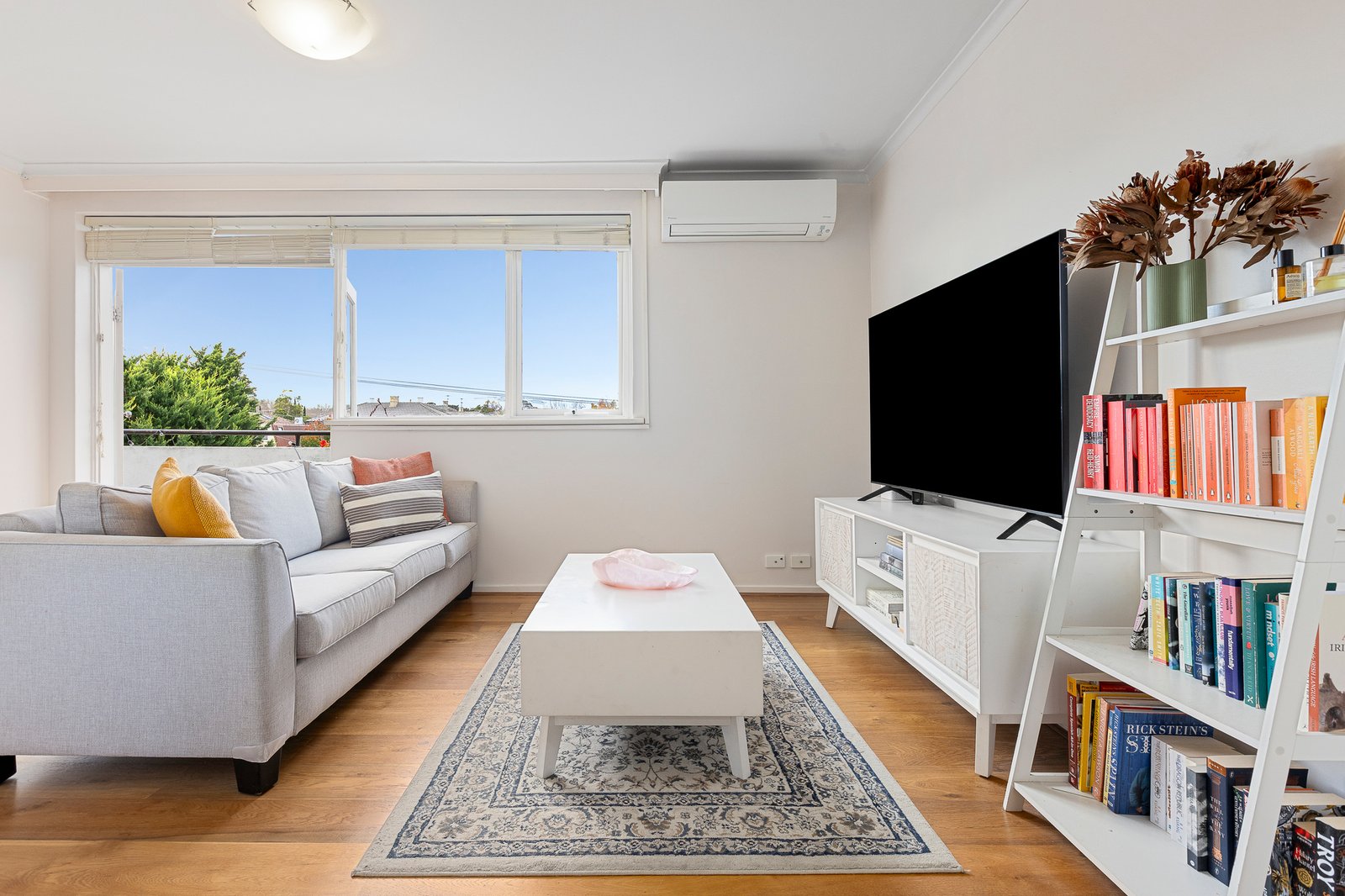 Gallery: 15/33 Hotham Street