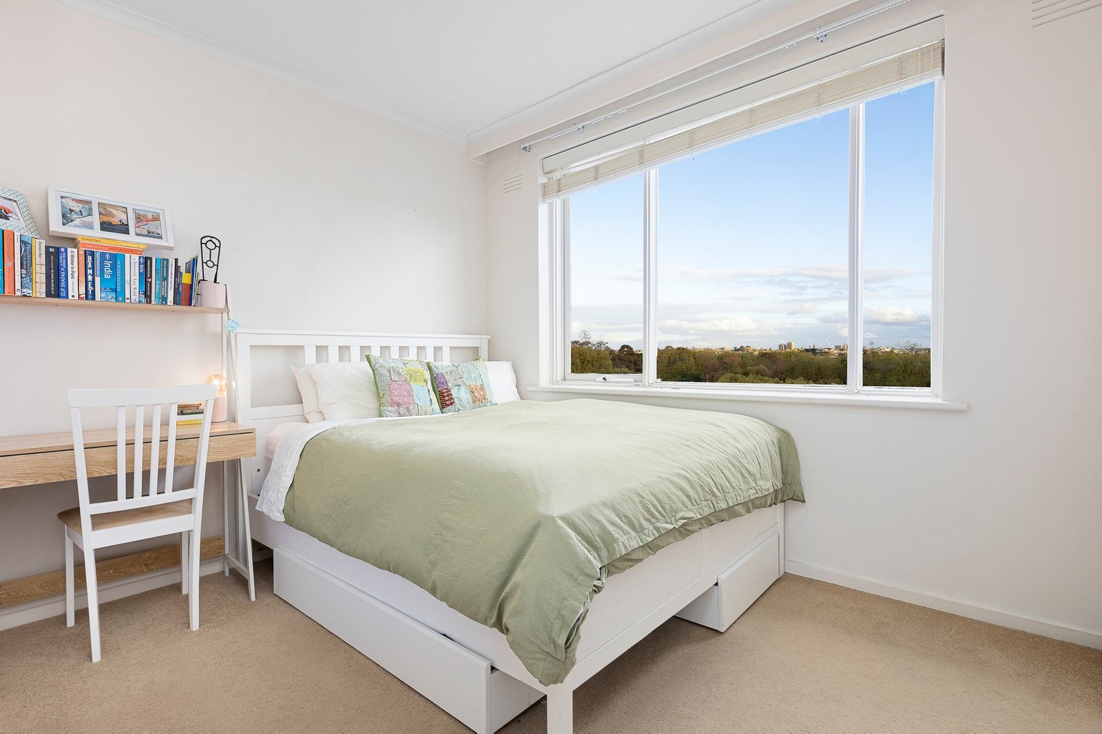 Gallery: 15/33 Hotham Street