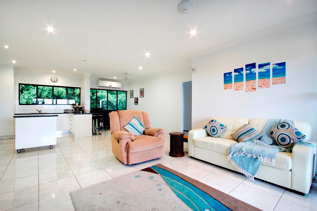 153/6 Eshelby Drive CANNONVALE 1
