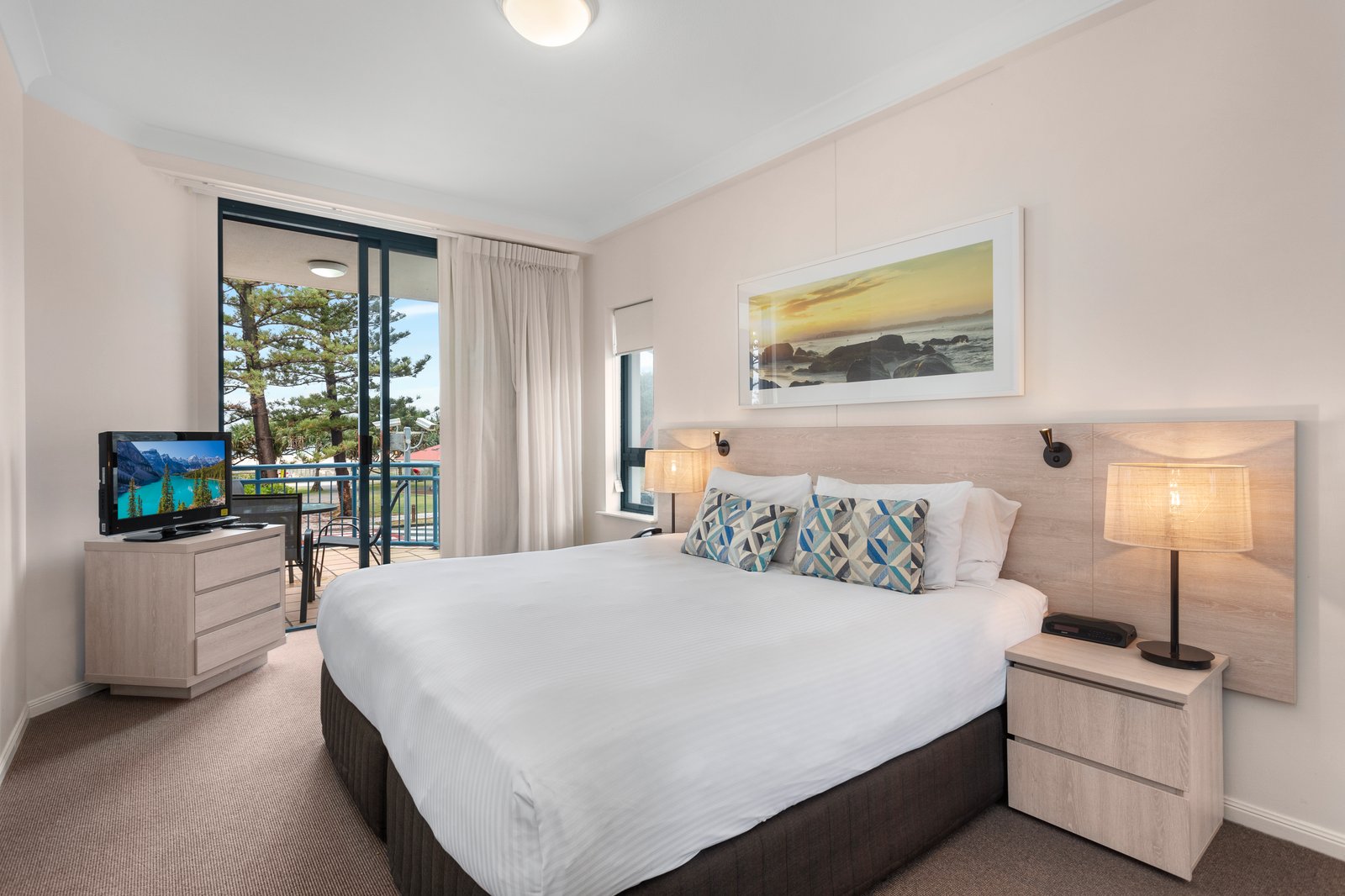 154-156/99 Griffith Street COOLANGATTA 5
