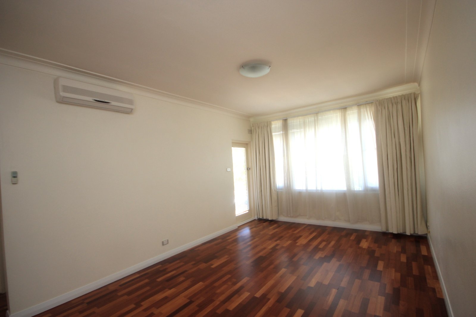 154 Chuter Avenue SANS SOUCI 5