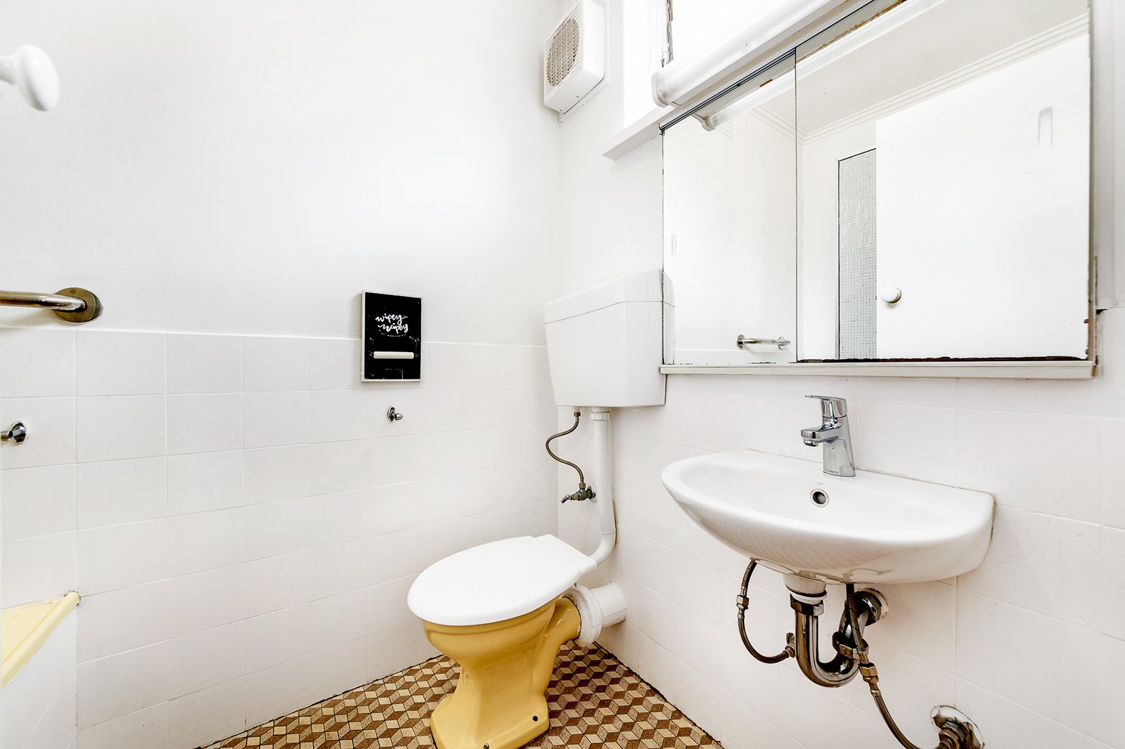 Real Estate and Property in 15/4 Stonehaven Court, Toorak, VIC