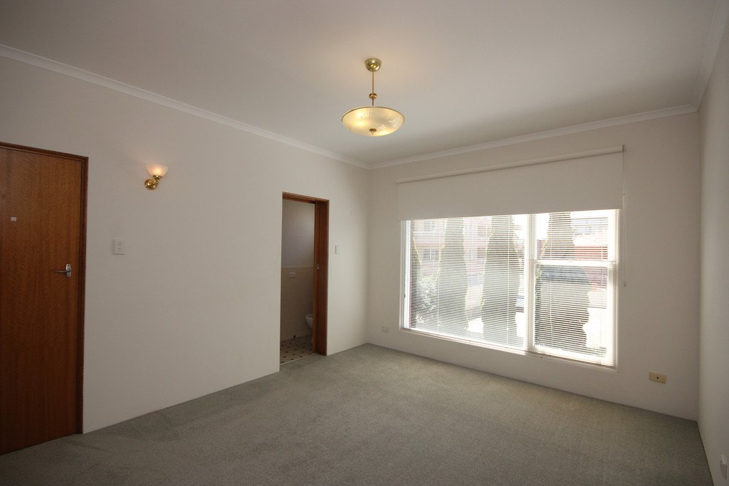 154 The Grand Parade MONTEREY 4