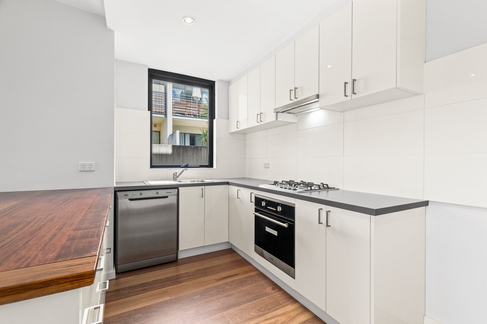 Gallery: 15/41-43 Spray Street