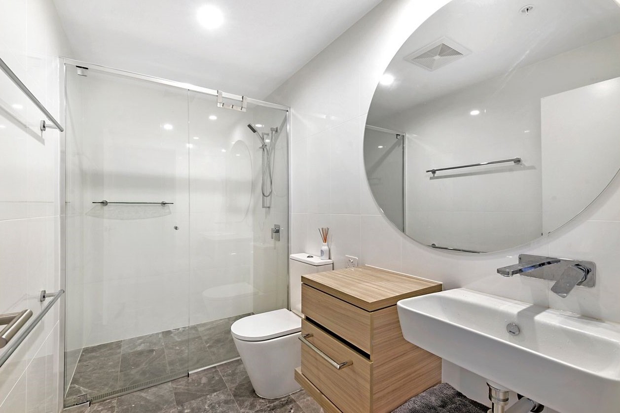 154/31 Queensland Avenue BROADBEACH 7