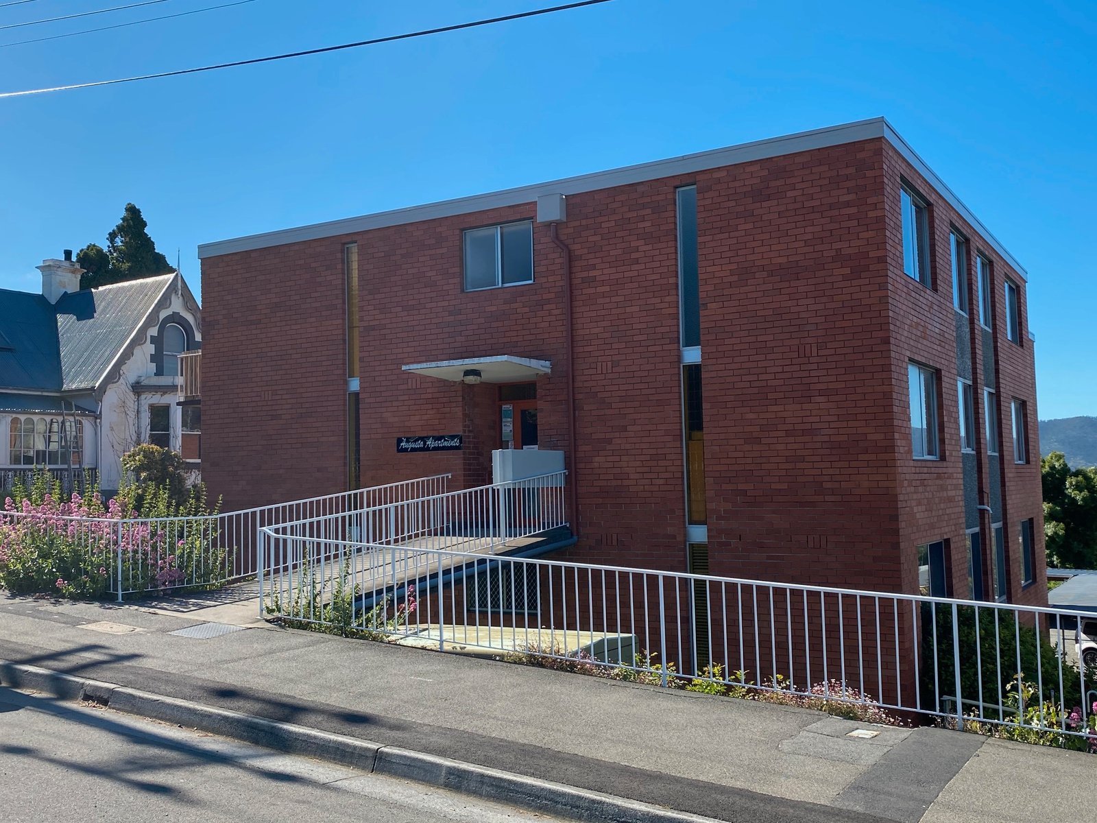 15/5 Augusta Road NEW TOWN 1