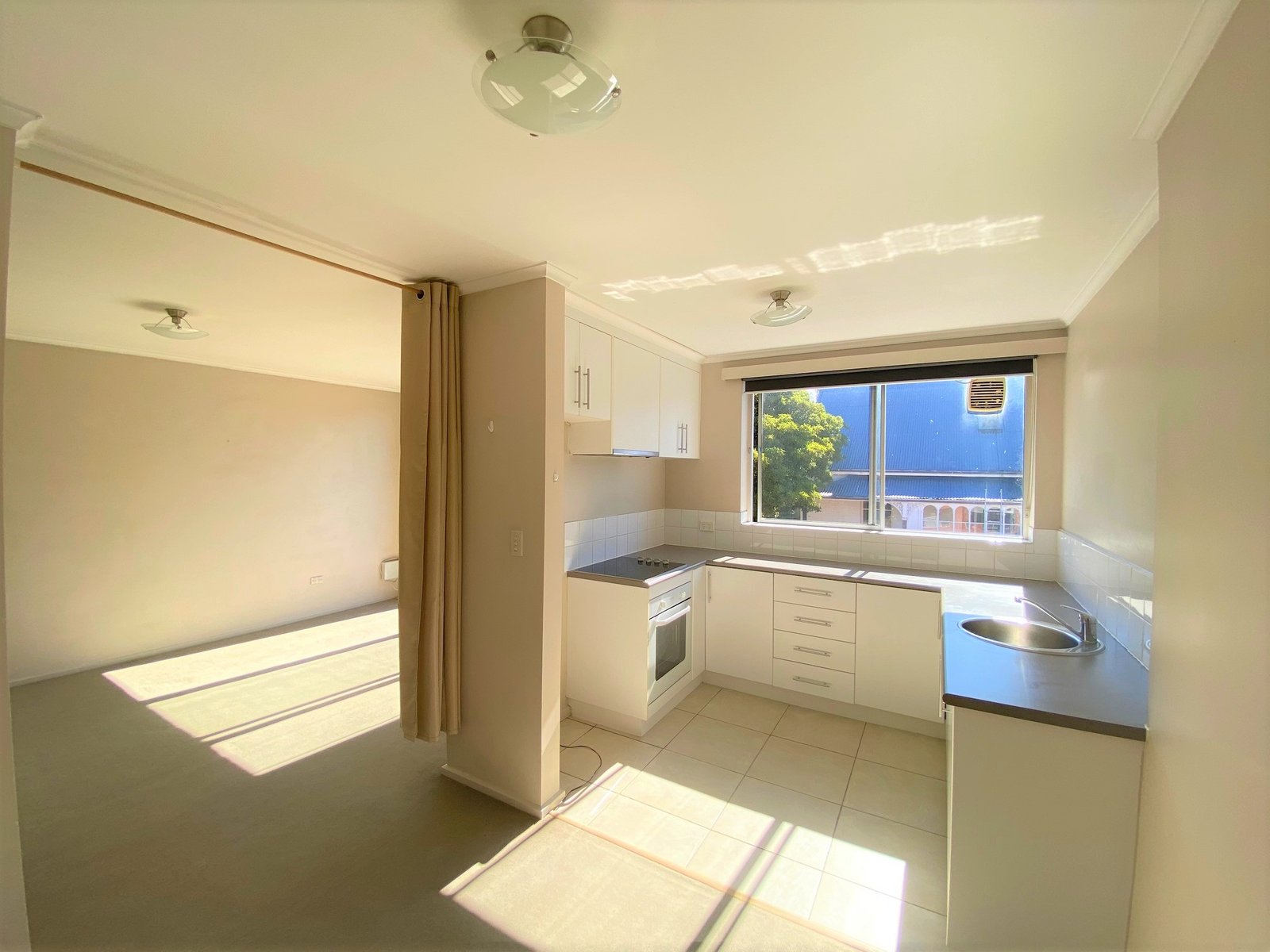 15/5 Augusta Road NEW TOWN 2