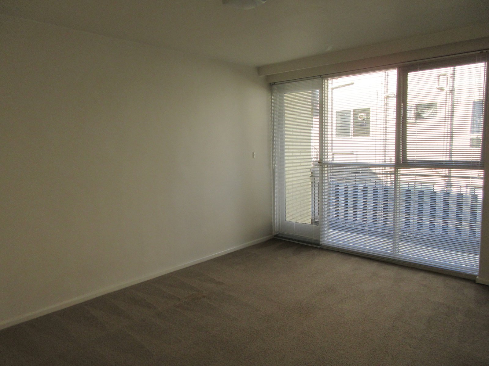 Gallery: 15/51 Kooyong Road