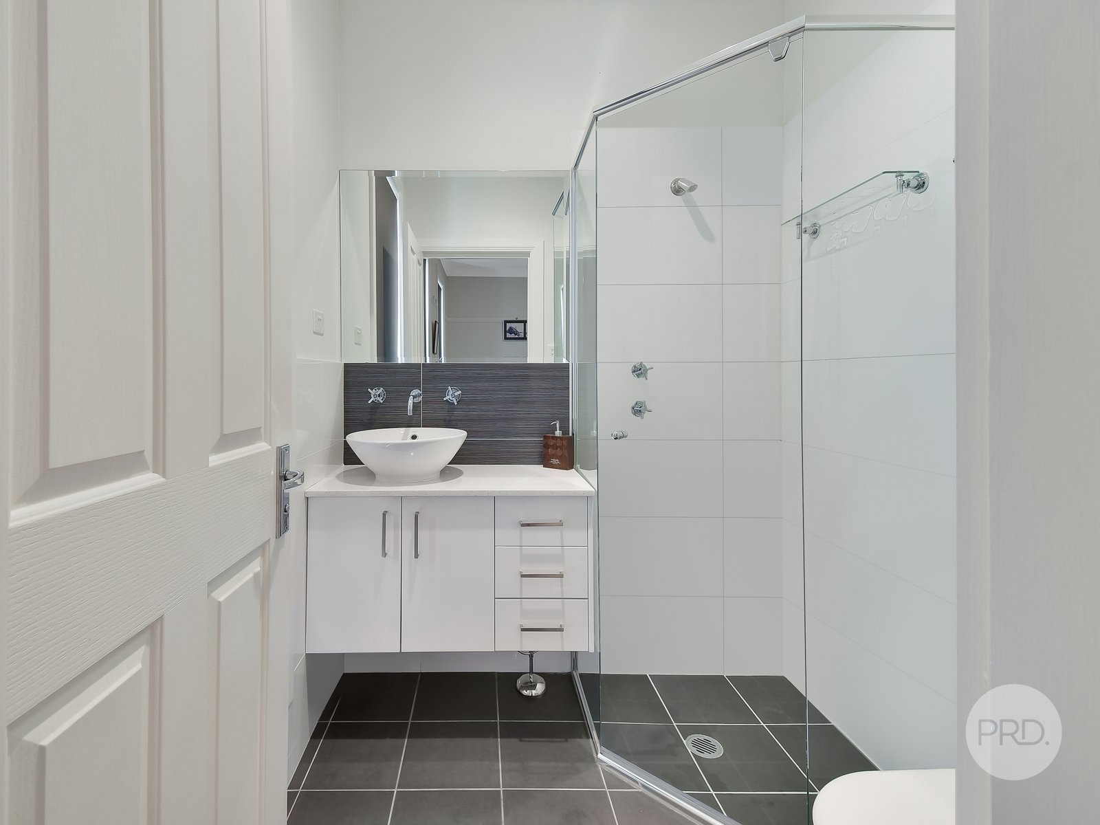 156 Burns Road SPRINGWOOD 14