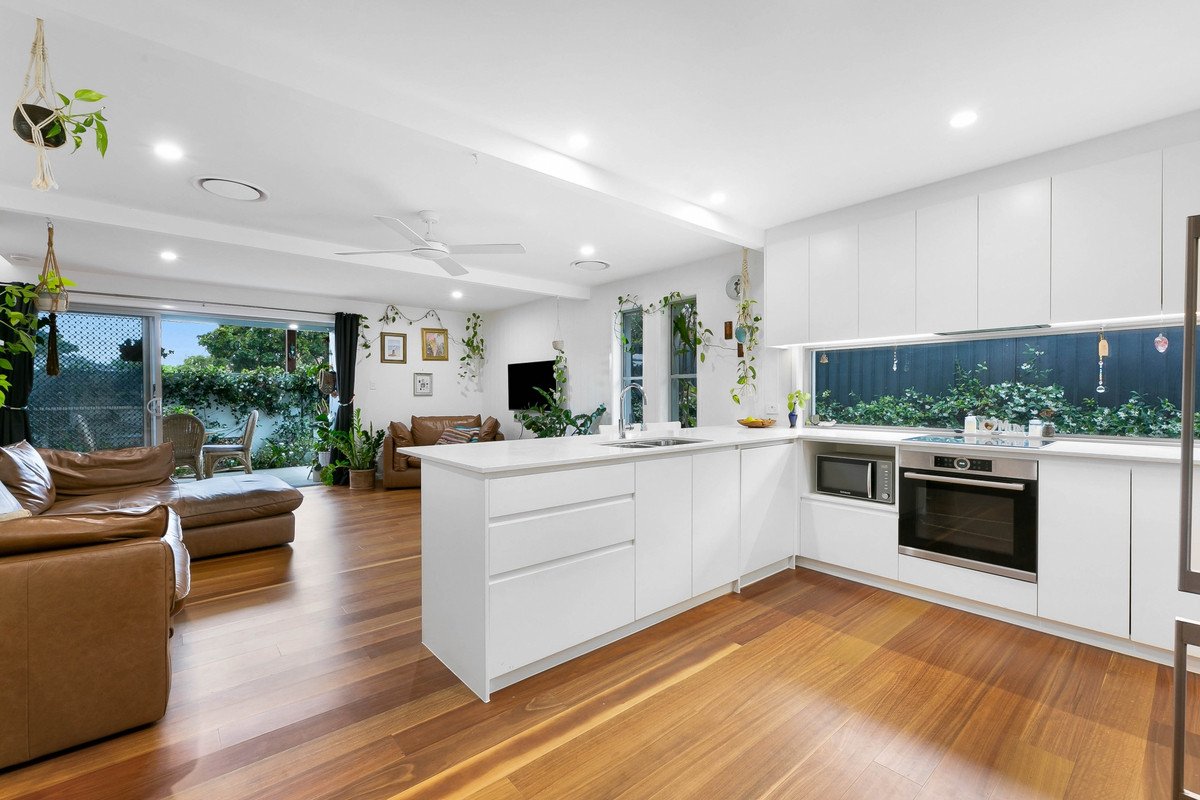 1/56 Fifth Avenue Palm Beach 2