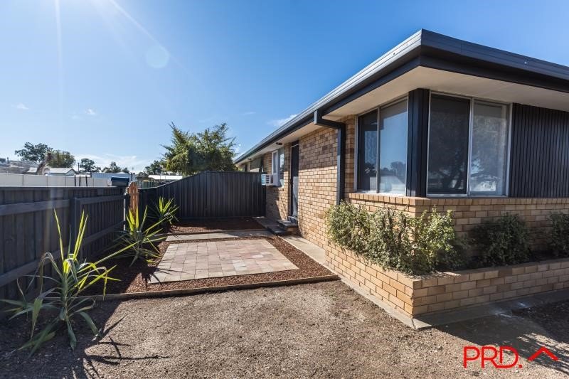 1/56 Vera Street SOUTH TAMWORTH 8