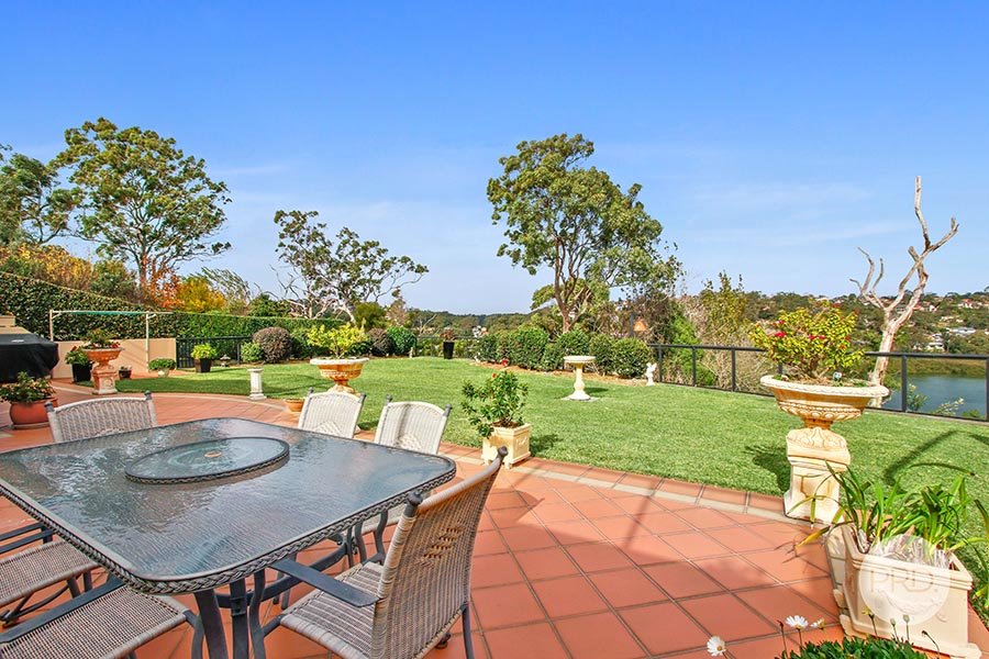 1/57-59 Woodlands Avenue LUGARNO 5