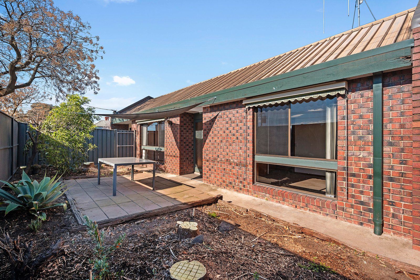 Gallery: 1/572 Napier St