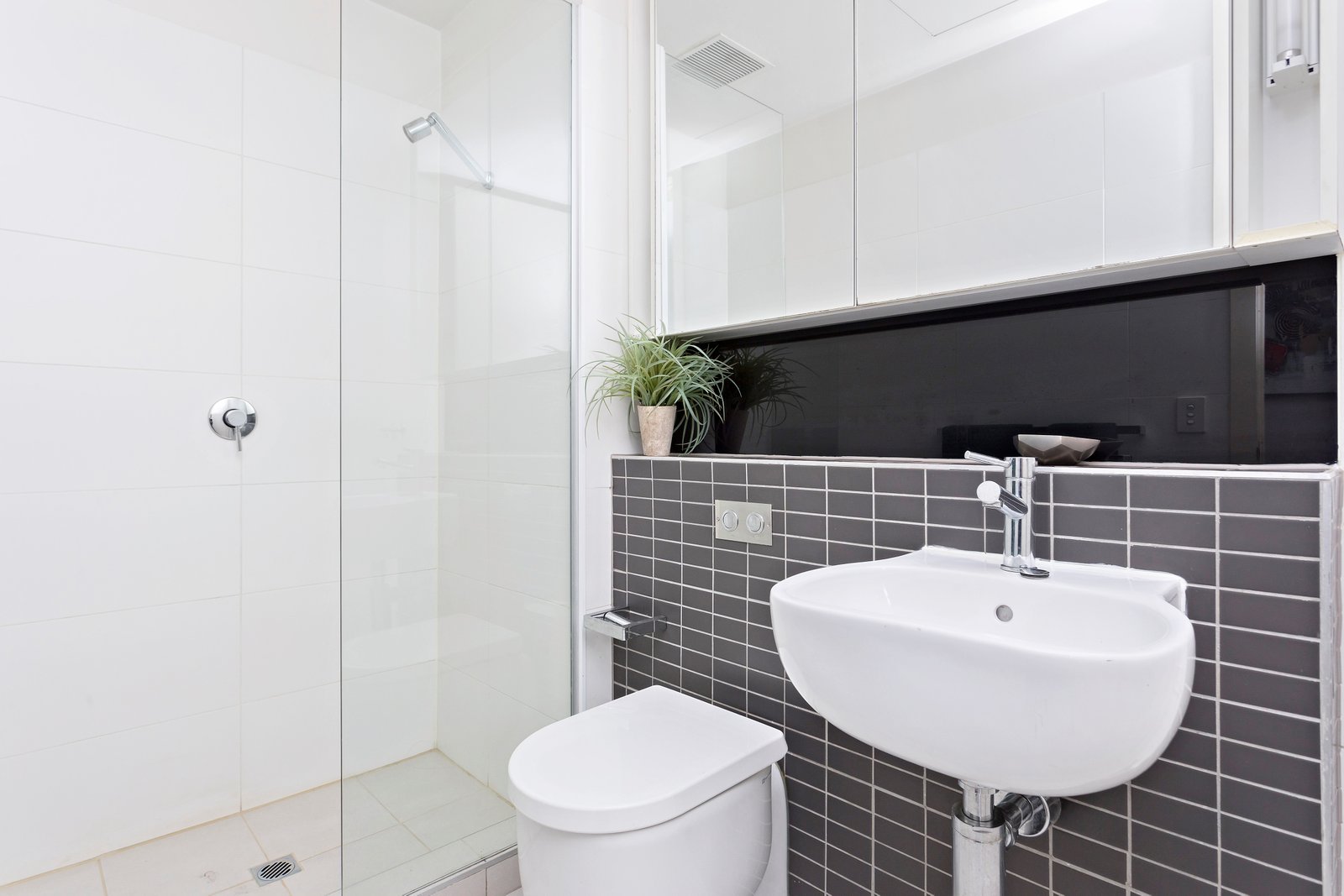 Real Estate and Property in 1/573-577 Glen Huntly Road, Elsternwick, VIC