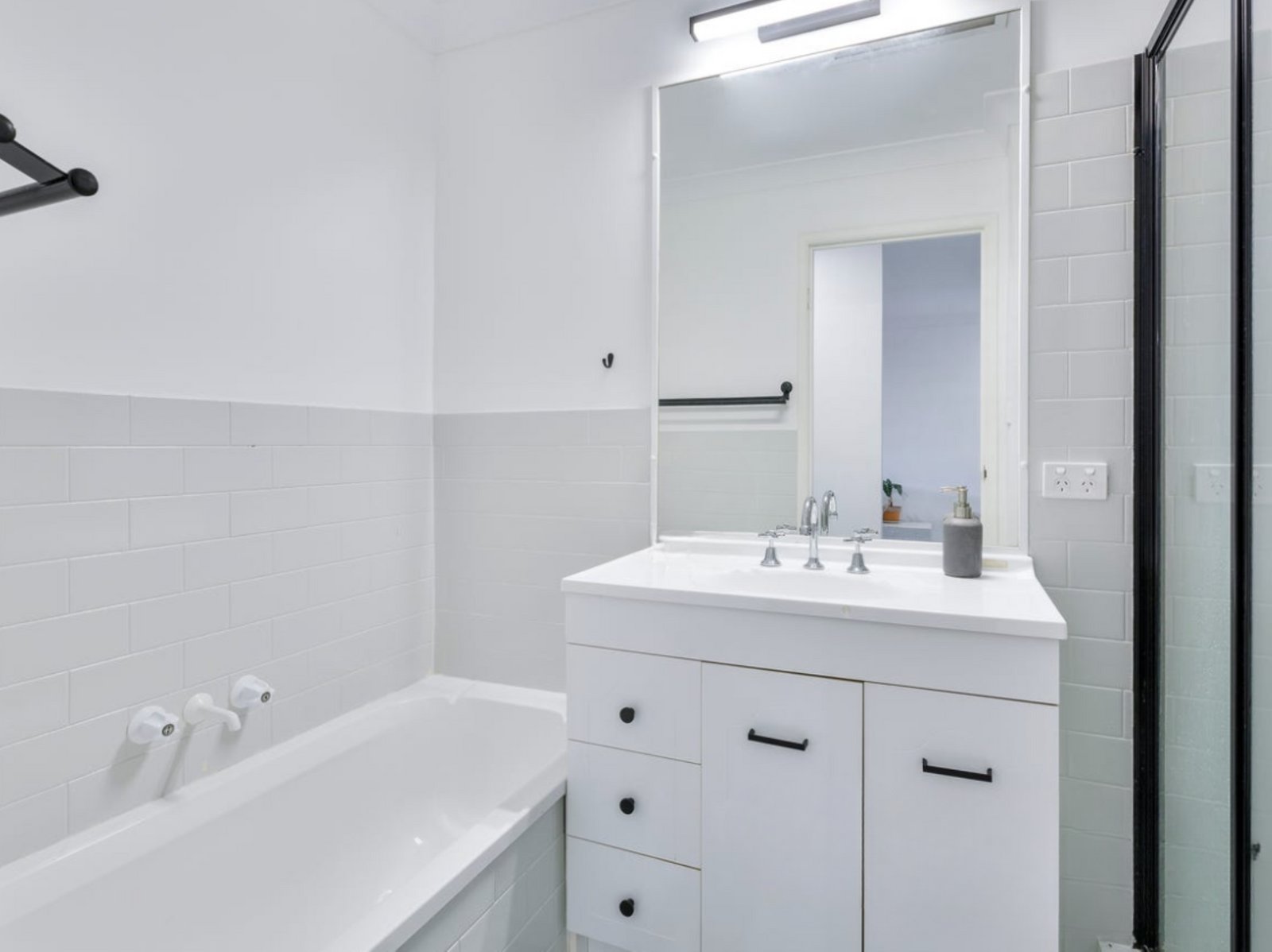 15/75 Brown Street LABRADOR 8