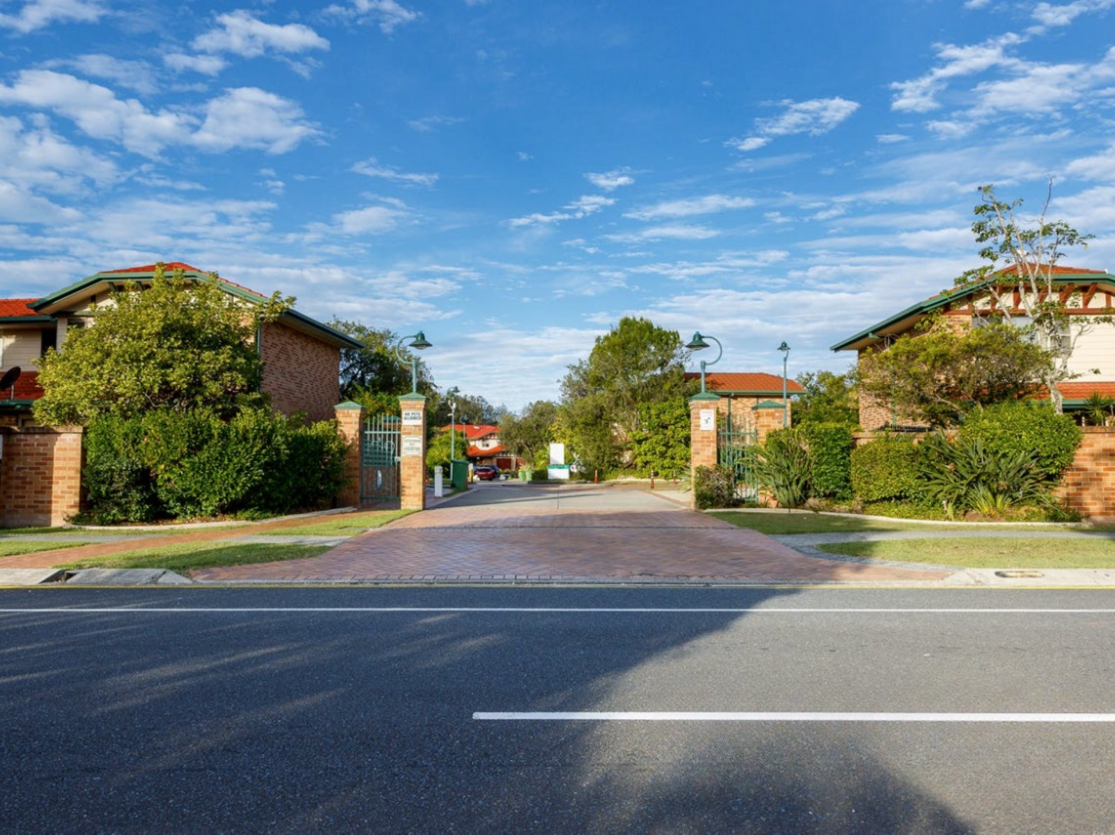 15/75 Brown Street LABRADOR 15