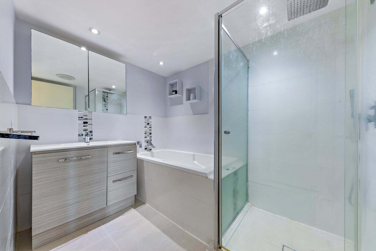 157/6 Eshelby Drive CANNONVALE 12