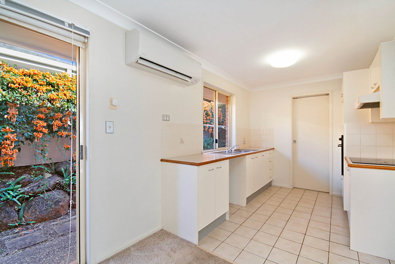 1/58 Glen Ayr Drive BANORA POINT 3
