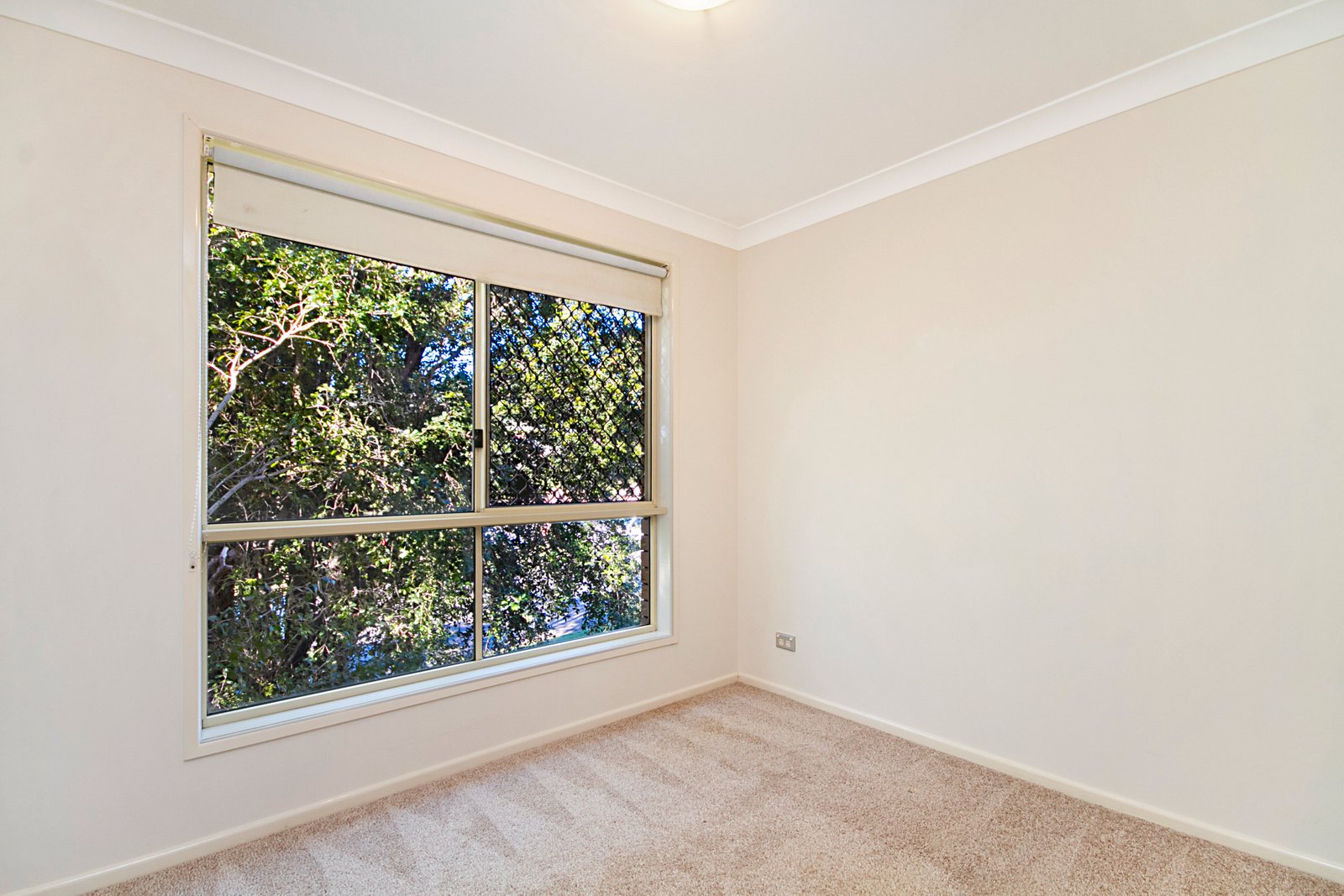 1/58 Glen Ayr Drive BANORA POINT 4