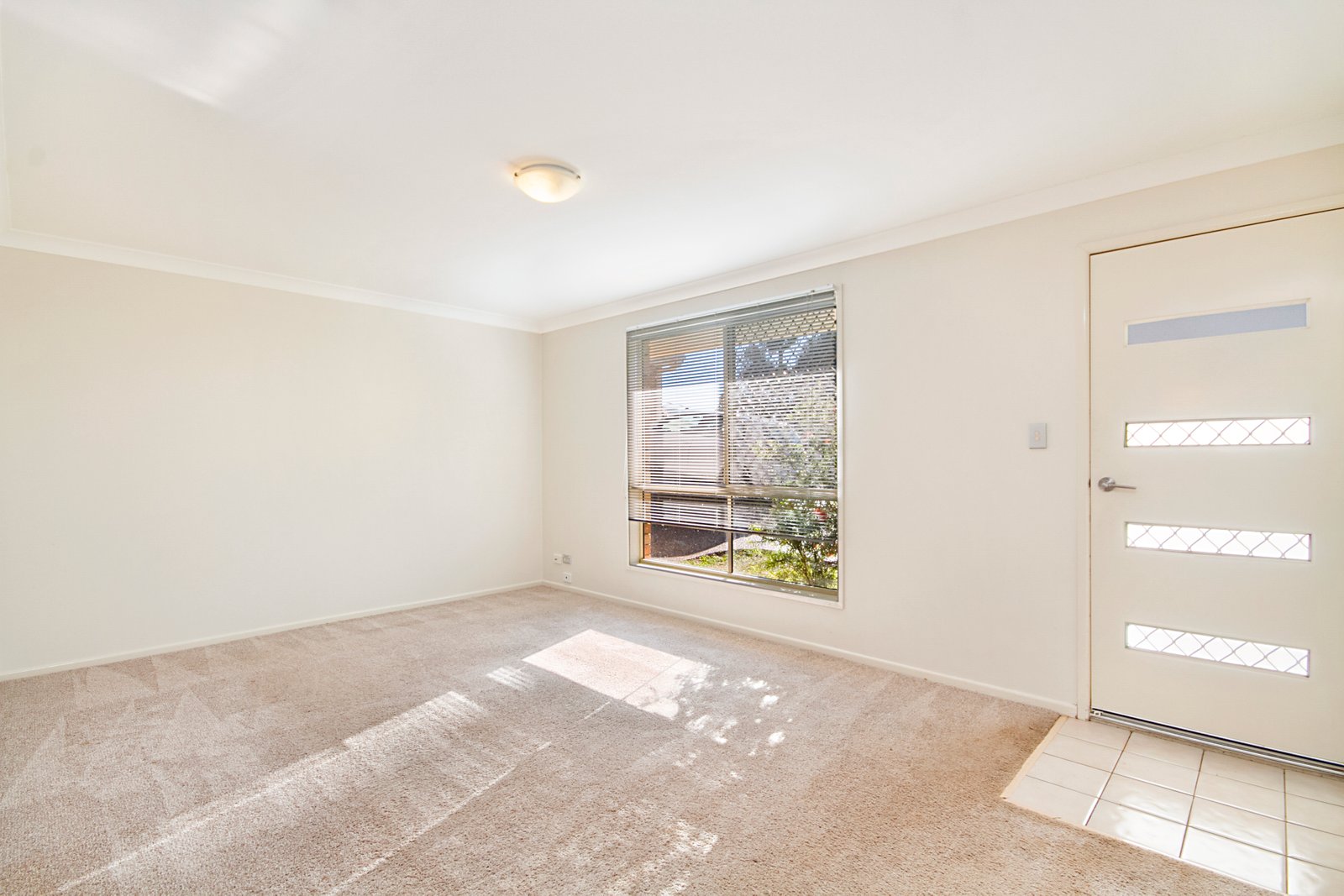 1/58 Glen Ayr Drive BANORA POINT 6